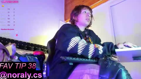 Noraly  online show from 09-29-25, 04:06