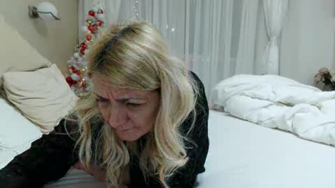 Heyheygrey online show from 12-19-25, 04:14