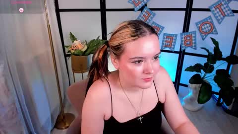 Snapshot of heymarybaby chatting on 09-20-25, 04:13 Amazing Mary  online show from 09-20-25, 04:13