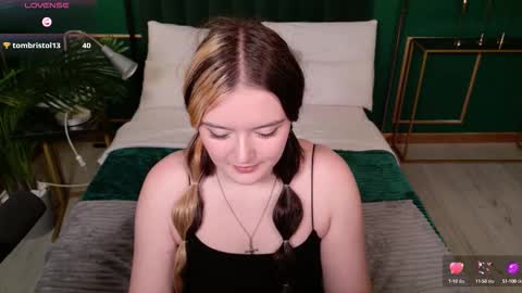 Snapshot of heymarybaby chatting on 09-24-25, 07:23 Amazing Mary  online show from 09-24-25, 07:23