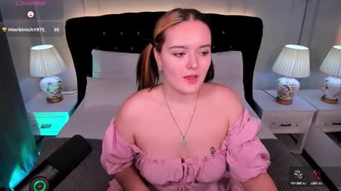 Snapshot of heymarybaby chatting on 09-25-25, 07:56 Amazing Mary  online show from 09-25-25, 07:56