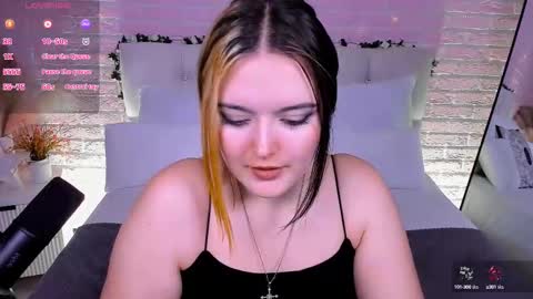 Snapshot of heymarybaby chatting on 10-08-25, 11:08 Amazing Mary  online show from 10-08-25, 11:08