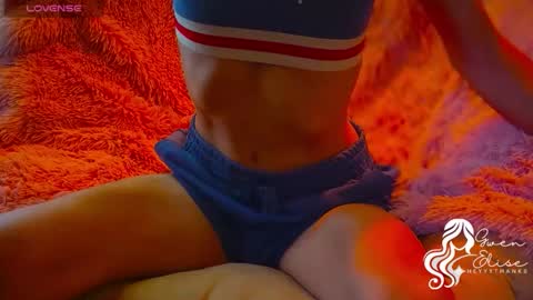 Gwen Elise online show from 10-30-25, 03:35