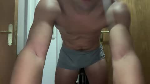 hhernan1 online show from 11-25-25, 09:48