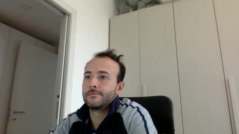 Snapshot of hhombre chatting on 11-17-25, 10:32 hhombre online show from 11-17-25, 10:32