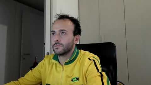 Snapshot of hhombre chatting on 12-18-25, 02:01 hhombre online show from 12-18-25, 02:01