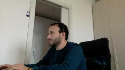 Snapshot of hhombre chatting on 12-22-25, 10:23 hhombre online show from 12-22-25, 10:23