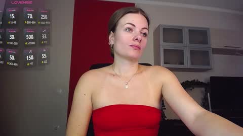 Lina online show from 11-17-25, 08:09