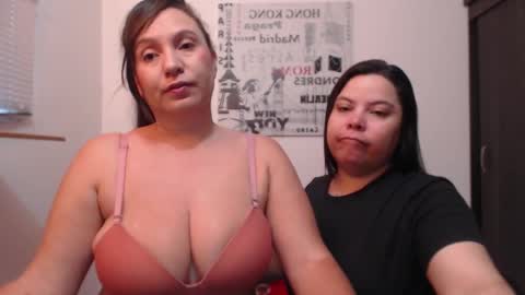 Snapshot of hidden_tinna chatting on 10-11-25, 11:09 Tinna online show from 10-11-25, 11:09