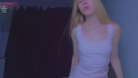 Snapshot of hihi_im_chloe chatting on 10-22-25, 05:30 Chloe online show from 10-22-25, 05:30