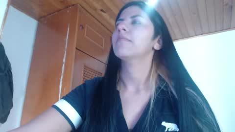 hilaril18 online show from 09-08-25, 07:24