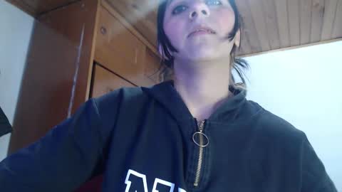 hilaril18 online show from 09-11-25, 11:43