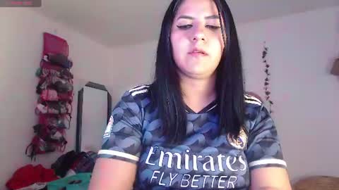 Snapshot of hilari18 chatting on 06-11-26, 02:53 hilaril18 online show from 06-11-26, 02:53