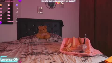 Snapshot of hilary_jones_22 chatting on 01-18-25, 01:52 LUNA new account  FOLLOW ME online show from 01-18-25, 01:52