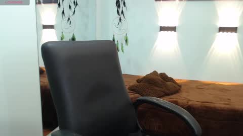 H I L A R Y online show from 02-09-25, 09:05