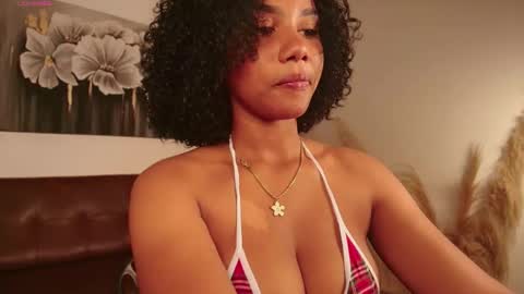 Snapshot of hilaryebony_ chatting on 05-04-26, 08:05 - 29p online show from 05-04-26, 08:05