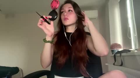 Snapshot of hildredmabray chatting on 10-16-25, 12:06 Hi Im Elizabeth online show from 10-16-25, 12:06