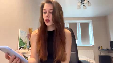 Snapshot of hildredmabray chatting on 11-17-25, 11:05 Hi Im Elizabeth online show from 11-17-25, 11:05