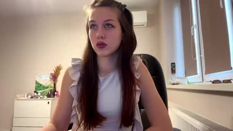 Snapshot of hildredmabray chatting on 11-21-25, 10:25 Hi Im Elizabeth online show from 11-21-25, 10:25