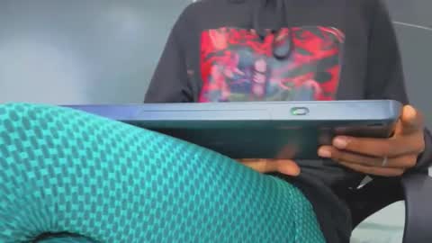  Hillary  online show from 09-28-25, 06:19