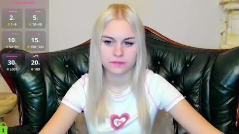 Snapshot of hilleva chatting on 09-24-25, 11:30 hilleva online show from 09-24-25, 11:30