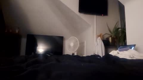 Snapshot of himynamesben12 chatting on 09-24-25, 02:04 Control my toys on your phone online show from 09-24-25, 02:04