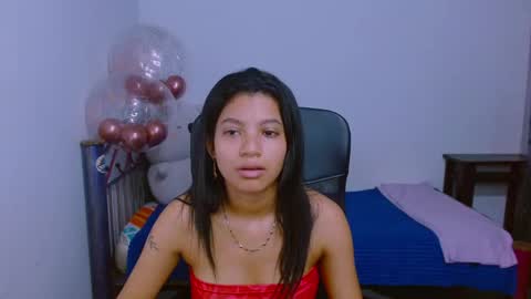 Snapshot of hinata_9 chatting on 12-18-25, 03:34 0600AM-1100AM - online show from 12-18-25, 03:34