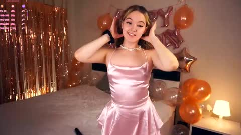 Snapshot of hip_hop_baby chatting on 03-06-25, 06:59 Leya Day Mary Night PvT Open online show from 03-06-25, 06:59