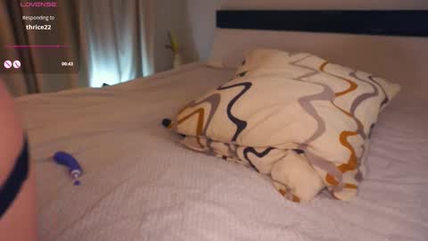 Snapshot of hip_hop_baby chatting on 09-30-25, 08:03 Leya Day Mary Night PvT Open online show from 09-30-25, 08:03