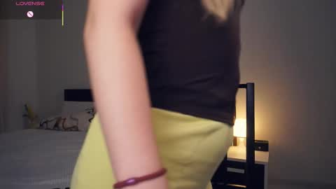 Snapshot of hip_hop_baby chatting on 10-08-25, 08:06 Leya Day Mary Night PvT Open online show from 10-08-25, 08:06