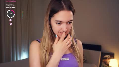 Snapshot of hip_hop_baby chatting on 11-19-25, 07:14 Leya Day Mary Night PvT Open online show from 11-19-25, 07:14