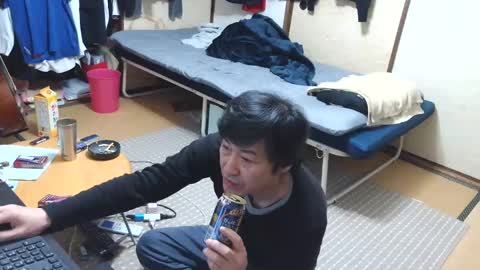 Snapshot of hiro110 chatting on 03-10-25, 12:37 hiro110 online show from 03-10-25, 12:37