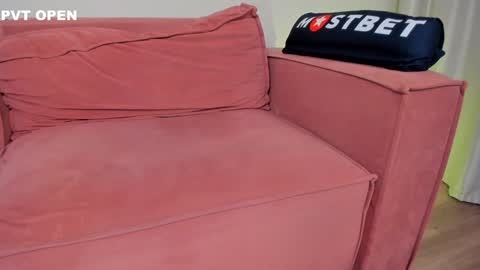 Snapshot of hlopushkahouse chatting on 12-22-24, 07:31 Milana and Batman online show from 12-22-24, 07:31