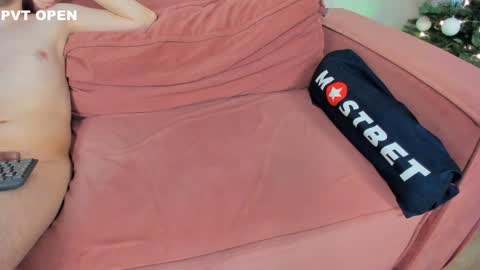 Snapshot of hlopushkahouse chatting on 12-28-24, 02:53 Milana and Batman online show from 12-28-24, 02:53