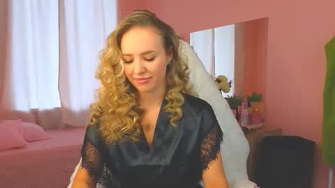 Snapshot of hloya_jons chatting on 10-11-25, 03:17 Ksenia online show from 10-11-25, 03:17