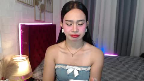 hoelymolly online show from 04-28-26, 02:27