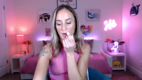 Holi Hurricane online show from 10-11-25, 02:00