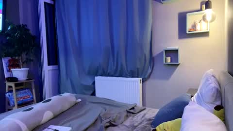 Snapshot of holliereinitz chatting on 11-07-25, 02:28 Elizabeth online show from 11-07-25, 02:28