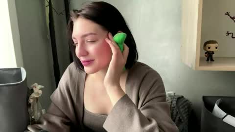 Sofia online show from 04-17-26, 05:10