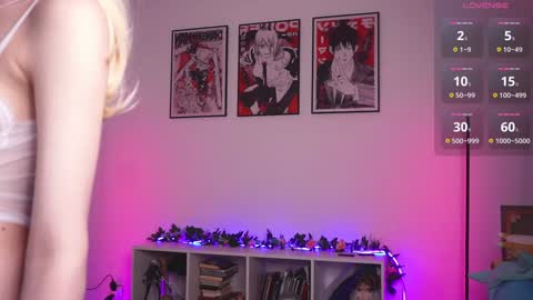 Snapshot of holliwould_ chatting on 02-01-25, 07:02 Holli online show from 02-01-25, 07:02