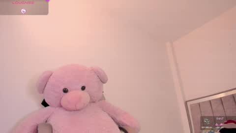 holly_16 online show from 06-01-26, 05:36
