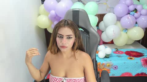 Holly 22 online show from 04-01-26, 11:00