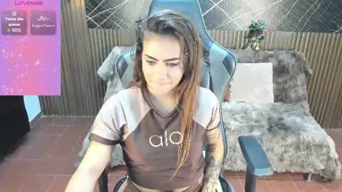 Holly 22 online show from 07-21-26, 11:34