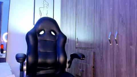 Snapshot of holly_29_m chatting on 02-17-25, 06:42 Mara online show from 02-17-25, 06:42