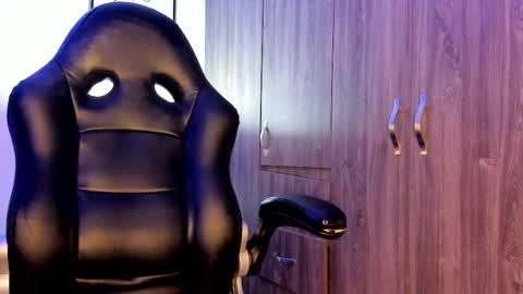 Snapshot of holly_29_m chatting on 02-21-25, 08:51 Mara online show from 02-21-25, 08:51