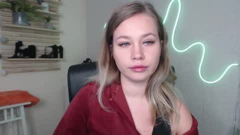 Snapshot of holly_bb95 chatting on 12-04-24, 06:00 Holly online show from 12-04-24, 06:00