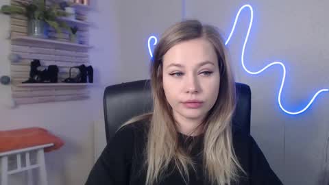 Snapshot of holly_bb95 chatting on 12-09-24, 03:29 Holly online show from 12-09-24, 03:29