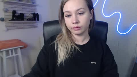 Snapshot of holly_bb95 chatting on 12-09-24, 09:39 Holly online show from 12-09-24, 09:39