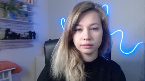 Snapshot of holly_bb95 chatting on 12-18-24, 04:42 Holly online show from 12-18-24, 04:42