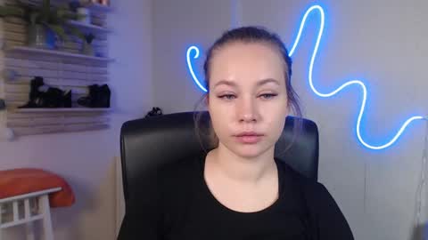 Snapshot of holly_bb95 chatting on 12-31-24, 10:15 Holly online show from 12-31-24, 10:15